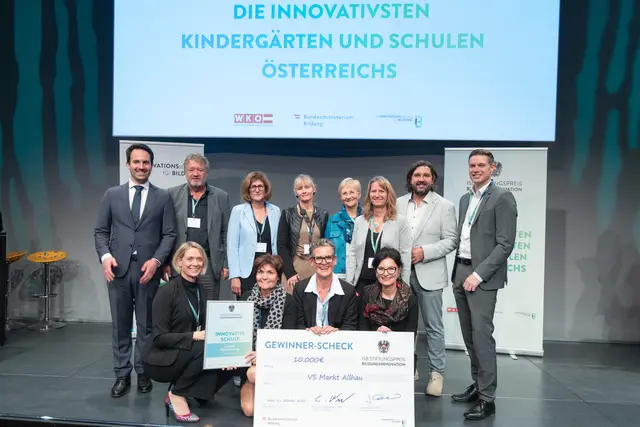 Das Bildungsnetzwerk aus vier Volksschulen im Bezirk Oberwart erhielt 10.000 Euro aus Preis. | Foto: Innovationsstiftung für Bildung/APA-Fotoservice/Tanzer 