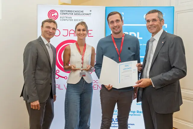 Ehrung für die Mittelschule Markt Allhau: OCG-Generalsekretär Ronald Bieber, Anja Mikolaschek und Marvin Mühl, OCG-Präsident Wilfried Seyruck | Foto: OCG/Moritz Scheer
