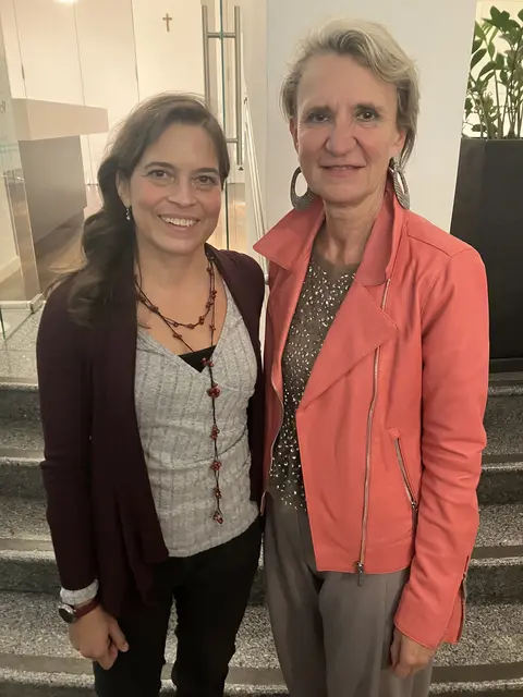 Über Einladung der "Wienerinnen ÖVP Brigittenau" mit der ÖVP-Bezirkschefin und Nationalratsabgeordneten Romana Deckenbacher (rechts) informierte die Heilpädagogin und ADHS-Trainerin Michaela Hartl (links) ausführlich über Schwierigkeiten rund um ADHS bei Erwachsenen.  | Foto: Ettinger