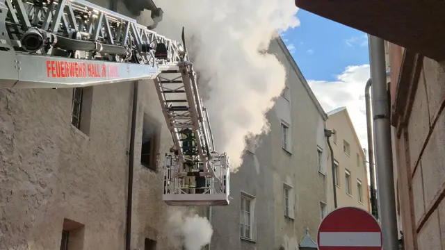 Das Feuer dürfte im Inneren begonnen haben.  | Foto: ZOOM.Tirol