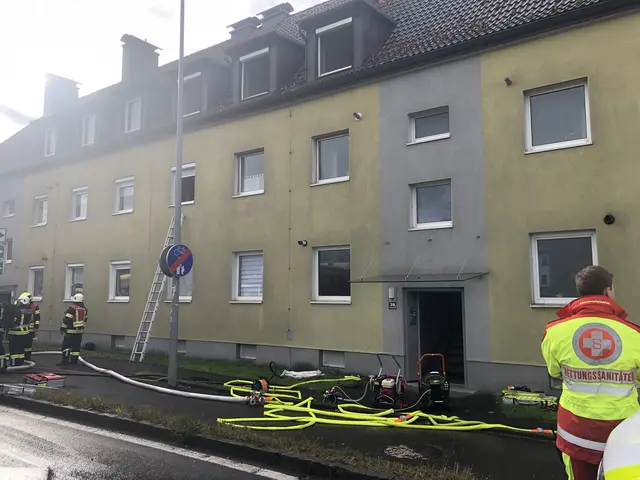 In diesem Mehrparteienhaus brannte es im ersten Stock. | Foto: Herbert Schöttl