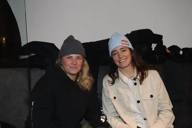Die österreichische Downhillbikerin Valentina Höll und die Schweizer Freestyle-Skierin Mathilde Gremaud genossen den Abend in Innsbruck. 