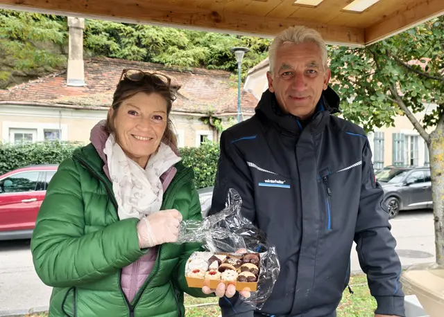 Kekse gab es auch. Karin Ledl und Christian Ledl. | Foto: Christian Nowotny