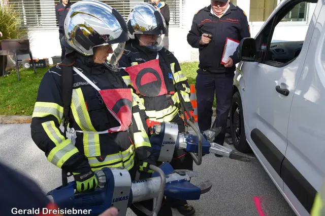 Bei der Technischen Hilfeleistungsprüfung ging es um Teamarbeit und eine Sollzeit.  | Foto: Gerald Dreisieber