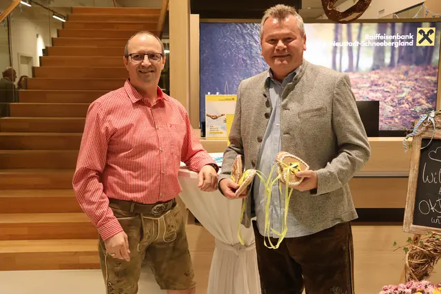 Geschäftsleiter Manfred Dopler und Gerhard Gabriel  | Foto: Schauer