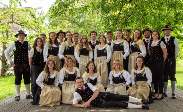 Die Mitglieder der Landjugend Fellach halten fest zusammen – ob bei der Organisation von Festen oder beim gemeinsamen Tanzen. | Foto: Landjugend Fellach