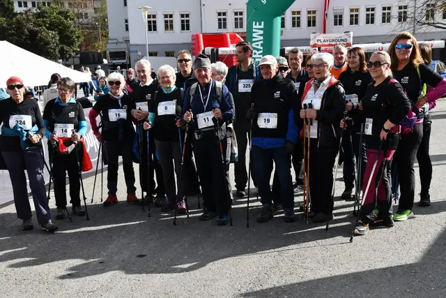 Muraus Senioren vor dem Start zum Nordic Bewerb beim Stadtlauf. | Foto: Anita Galler