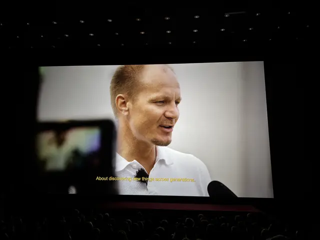 Auch der Innsbrucker Bürgermeister Johannes Anzengruber war beim Young Action Day-Movie kurz zu sehen. | Foto: Kendlbacher