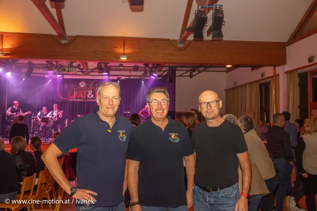 Stolz auf den Erfolg des Abends konnten Kommandant  HBI Karl Blaha sowie sein Stellvertreter OBI Karl Hentschel sein und natürlich Bürgermeister Thomas Schwab (vlnr). | Foto: www.cine-motion.at / Ivanek