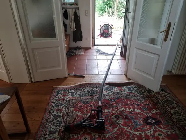 Mehrere Feuerwehrleute waren bei einem Zimmerbrand in der Kreutererstraße im Einsatz. | Foto: FF Bad Ischl/Christian Wacek