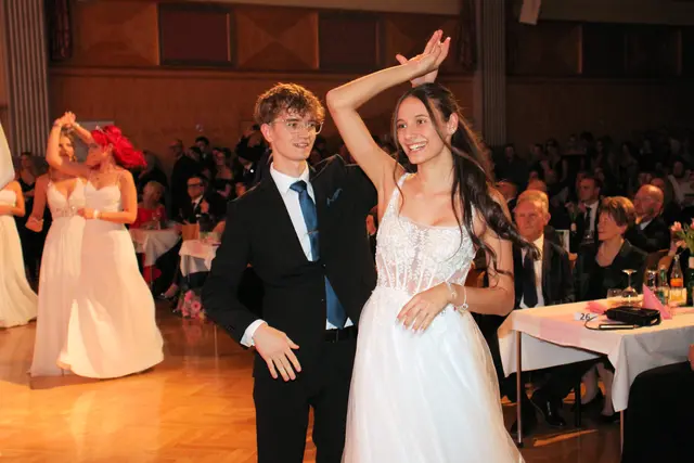 Die Maturantinnen und Maturanten der HAK Voitsberg genossen ihren Ball. | Foto: Cescutti