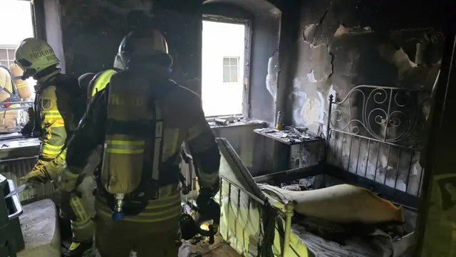 Gottseidank wurde nur das Schlafzimmer durch die Flammen zerstört. | Foto: FF Ried