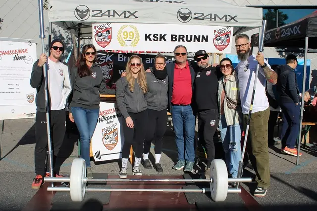 Sportverantwortlicher Martin Schödl (rotes Shirt) mit den Mitarbeitern des KSK Brunn | Foto: mc