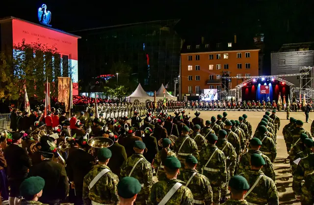 Stimmung am Landhausplatz | Foto: @C-MilKdoTirol/Raggl