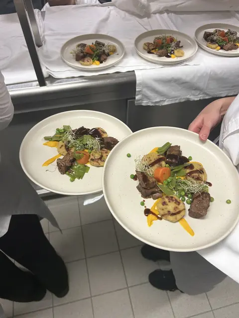 Ein Festmenü für den Festakt in bester HLW-Qualität  | Foto: Mag. Johanna Kirmann