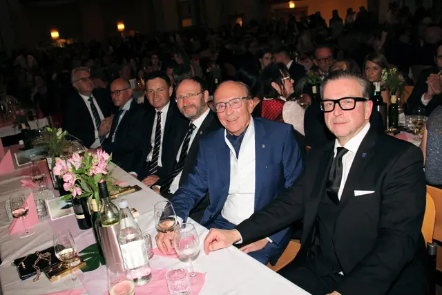 Bürgermeister Helmut Linhart, Albert Vogl, Bernd Gratzer, Wolfgang Jöbstl und weitere Ehrengäste | Foto: Cescutti
