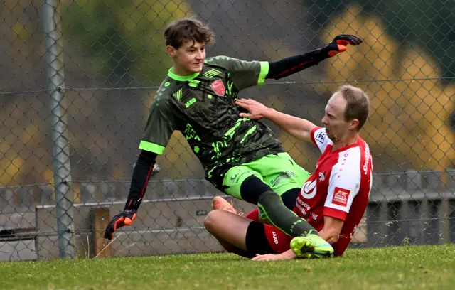 Sellrain-Goalie Tobias Förtsch stand im Brennpunkt und musste auch donn eingreifen, wenn es richtig weh tut! | Foto: Hassl
