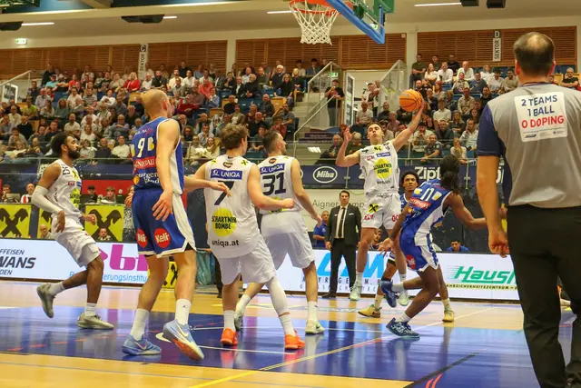 Gmunden vs. Oberwart in der Basketball-Superliga. | Foto: Kienesberger