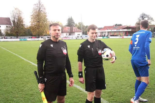 Bei diesem Topspiel der 2. Liga Süd hätten sich Schiedsrichter Jan Uwe Thiel und Assistent Sevik Mesut mit einem zweiten Assistenten leichter getan. | Foto: Peter Seper