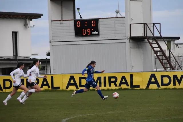 Isabella Gold enteilte der gegnerischen Abwehr, aber ein Tor war ihr nicht vergönnt. | Foto: Michael Strini