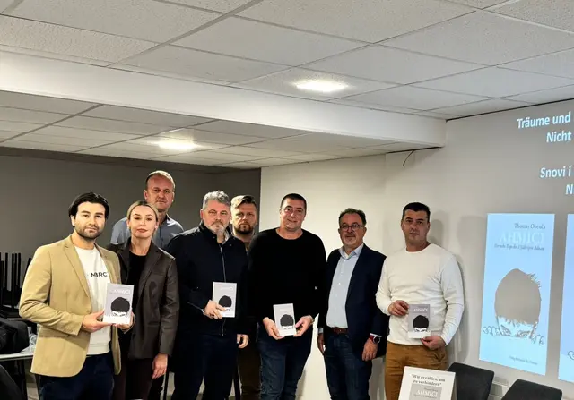 Bei der Buchpräsentation (v.l.): GR Mert Özsecgin, Dzeneta Celovic, StR Admir Mehmedovic, Edin Zgodic (Obmann Dzemat Krems), Ibrahim Glamocak (Imam Dzemat Krems), Adnan Zec (Zeitzeuge, Protagonist des Buches), Thomas Obruča (Autor), Muamer Cakic (Dzemat Krems) | Foto: SPÖ Krems