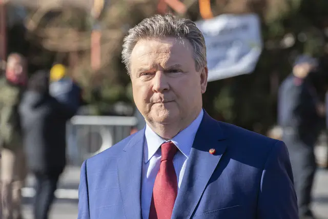 Bürgermeister Michael Ludwig (SPÖ) erklärt am Heldenplatz die Bedeutung von Neutralität, Bundesheer und Demokratie. (Archivfoto) | Foto: (Symbolfoto) Tobias Steinmaurer / picturedesk.com