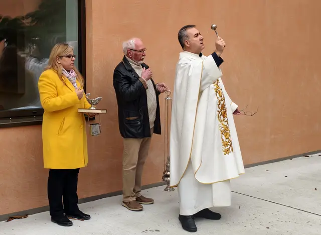 Pfarrer Kazimierz Sanocki segnete das Museum. | Foto: Christian Nowotny