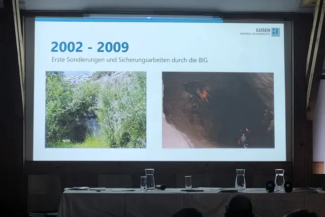 Verwachsene Ruinen eingestürzte, gefährliche Löcher im Sandberg - so präsentierte sich das Stollensystem vor seiner Sicherung und Erforschung. | Foto: Eckhart Herbe/Bilder Präsentation (C) Gusen Memorial