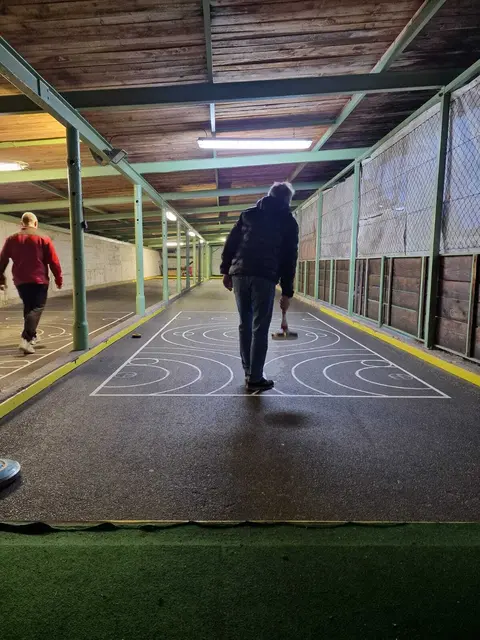 Zielsicher auf Eis und Asphalt: Die Stocksportler der Admira sind das ganze Jahr über aktiv und pflegen echte Kameradschaft. | Foto: admiravillach