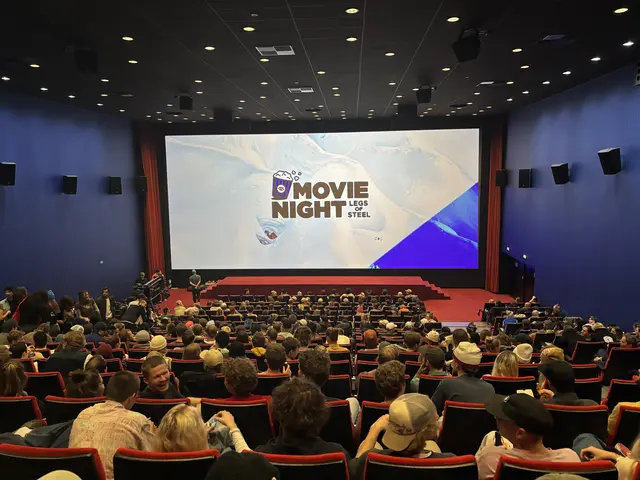 Action auf der Leinwand: Die Legs of Steel Movie Night zeigte atemberaubende Skimomente internationaler Freeski-Crews. | Foto: Kendlbacher