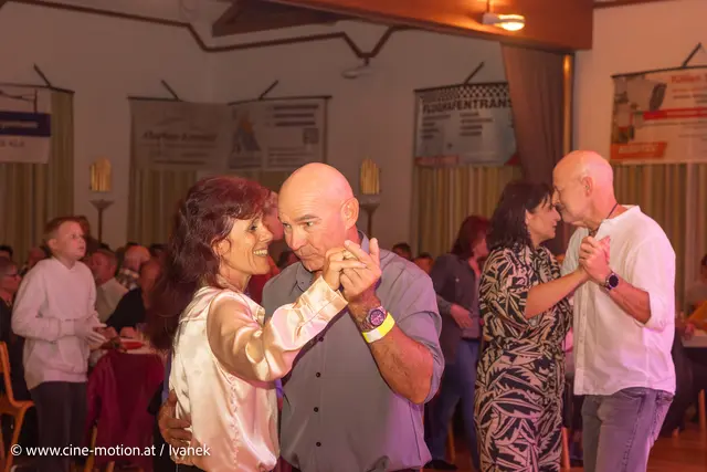Gerlinde und Andreas - nicht nur Unterstützer der FF, auch fleißig am Tanzfloor. | Foto: www.cine-motion.at / Ivanek