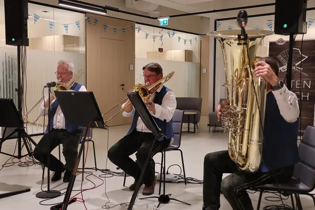 Saitenblech aus Würflach sorgte für en musikalischen Rahmen. | Foto: Schauer