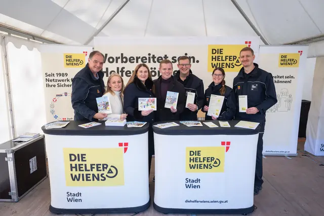 (v.l.n.r. ) Wolfgang Kastel, GF Helfer Wiens, Patricia Raschen, politische Ref StRin Novak, Barbara Novak, Stadträtin, Denis Sakic, Gemeinderat (beide SPÖ), Dominik Zeidler, Dezernatsleiter Stv. Helfer Wiens Katharina Dietler, ÖA Helfer Wiens Andreas Schreckenstein, Helfer Wiens | Foto: Bohmann / Stadt Wien