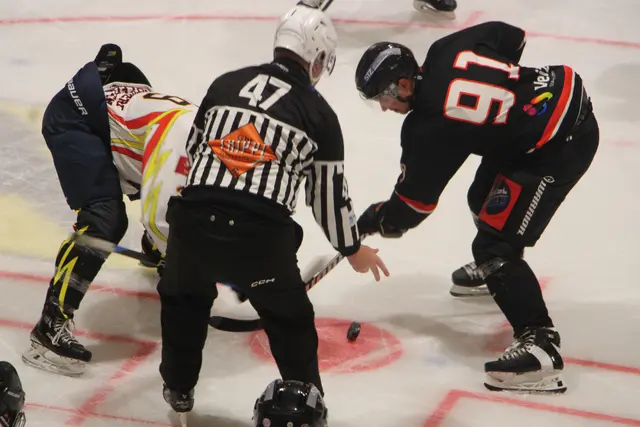 Das Spiel zwischen den EC Bulls Weiz und den Frohnleiten Panthers endete 4:1.  | Foto: Josef Hofmüller