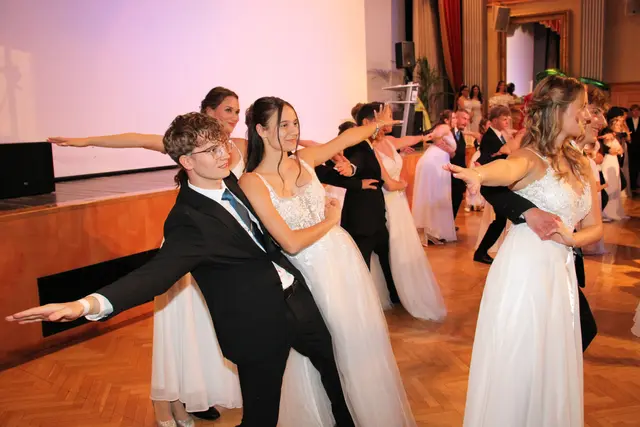 Schwungvolle Polonaisen mit attraktiven Figuren waren zu sehen. | Foto: Cescutti