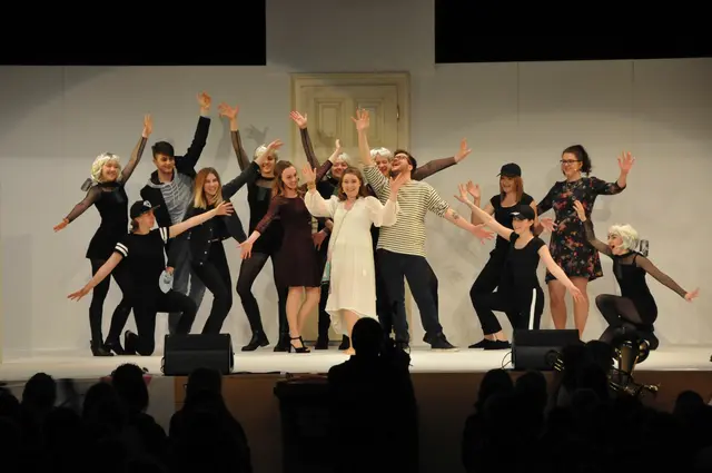 Zwei Mal wurden bereits größere Musiktheaterproduktionen an der HLW Braunau iniiziert. 2018 „Cleopha“ mit Musik des aktuellen Schulleiters Mag. Stefan Plasser  | Foto: Bettina Seidl