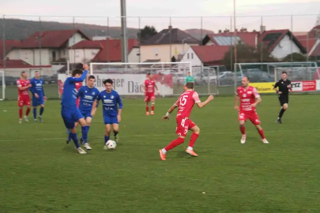 Nach der Pause übernahmen die Gäste aus Stegersbach die Initiative und drängten auf den Ausgleich. | Foto: Peter Seper
