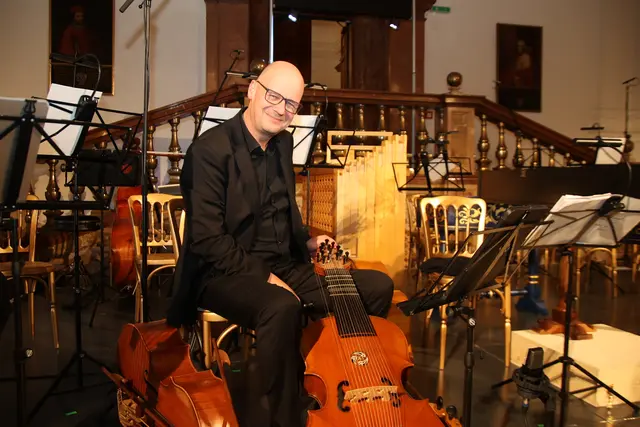 Matthias Müller stimmte sich auf das Konzert ein. | Foto: Wolfgang Schweighofer
