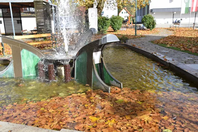 Bunte Herbstblätter im Robert Fuchs-Park  | Foto: Josef Strohmeier