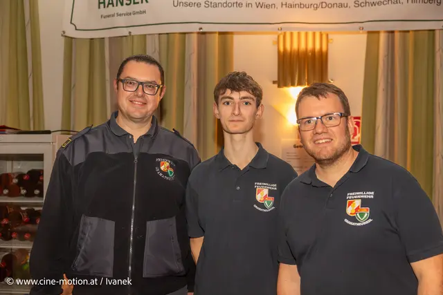 An der Bier- und Weinbar übernahmen Stephan, Daniel und Thomas die Bewirtung der Gäste. | Foto: www.cine-motion.at / Ivanek