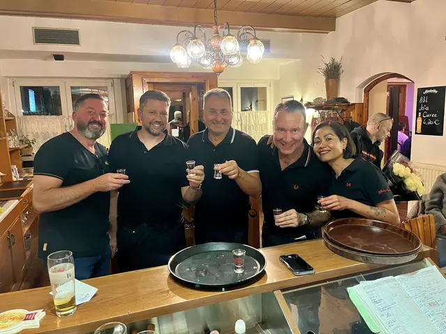 Wer arbeitet, darf auch genießen. Zum Wohl! | Foto: Franziska Führer