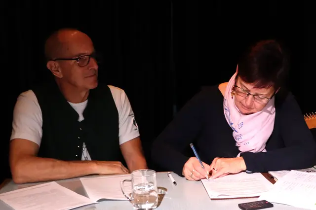 Obmann Peter Nöhrer und Schriftführerin Josefine Spieler ohne ... | Foto: Gerhard Langmann