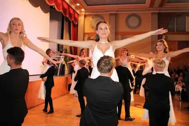 Wunderbare Hebefiguren bei den Polonaisen am Maturaball der HAK Voitsberg | Foto: Cescutti