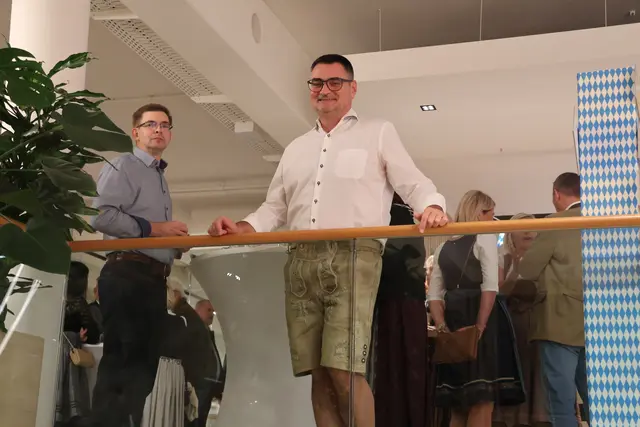 Geschäftsleiter Meletios Kujumtzoglu hatte alles im Blick. | Foto: Schauer