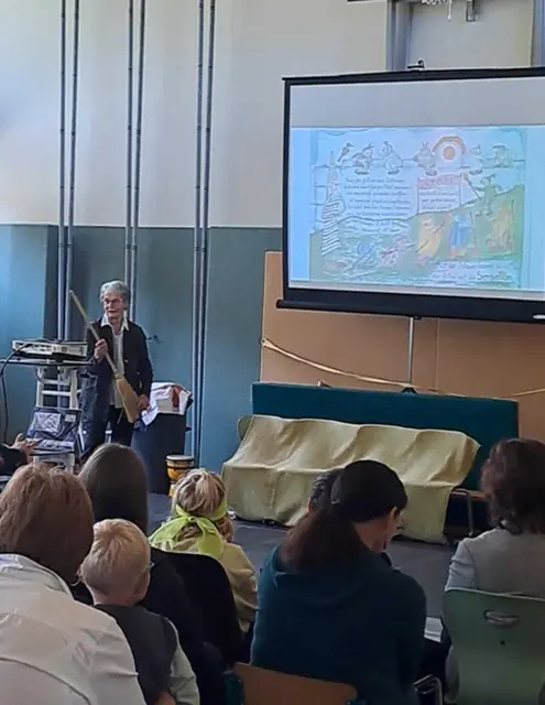 Elisabeth Krug bei der Präsentation | Foto: Bücherei Lessach