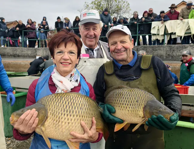 Eveline Karner, Josef Kraus und Teichwirtschaftsobmann Johann Karner. | Foto: Christian Nowotny