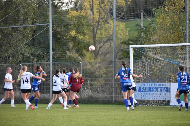 Nach dem Kopfball von Hanna Graf konnte Mara Thiel auf der Linie noch retten. | Foto: Michael Strini