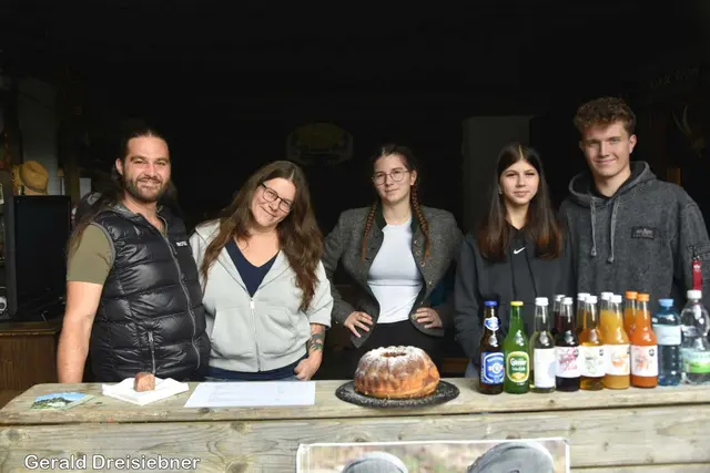 Die erste Station war bei Fam. David und Daniela Tuttner.  | Foto: Gerald Dreisieber