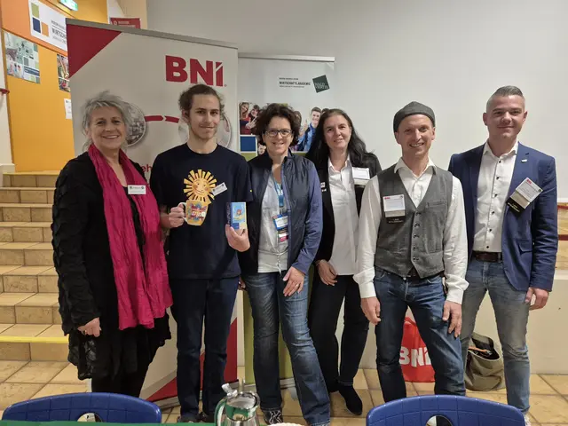 Direktorin Martina Dorfinger, Schüler Lorenz Binder, Unternehmerin Gaby Gaukel, Chapterdirektorin Michaela Esberger, Schatzmeister Markus Gruber, Mitgliederkoordinator Georg Maier (v.l.). | Foto: BNI Nina Wanek