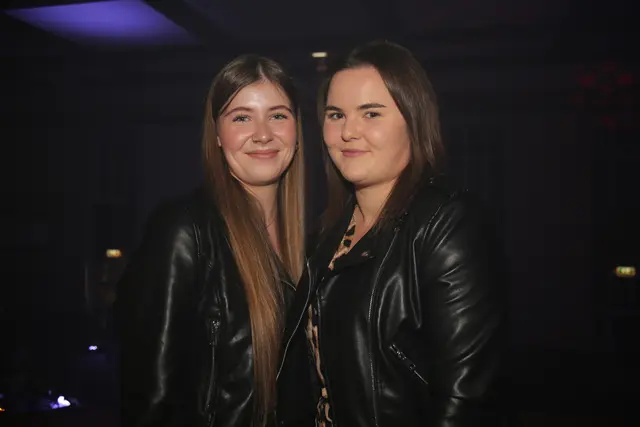 Jana und Selina sind beste Freundinnen | Foto: Foto Fischer / Hager